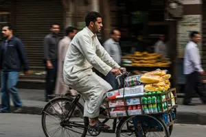        سائقو المركبات باليد وذات البدال (الدراجة)   